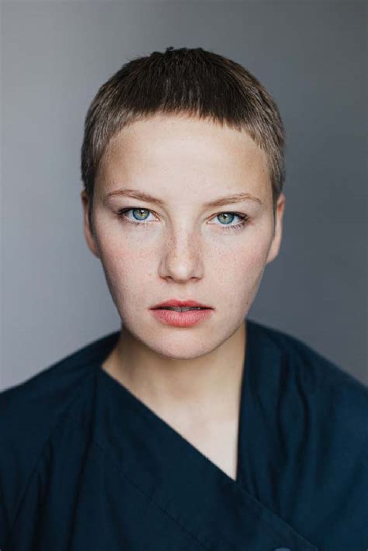 Devrim Lingnau Wiki, Age, Height, Boyfriend, Mother, Father, Net Worth & More