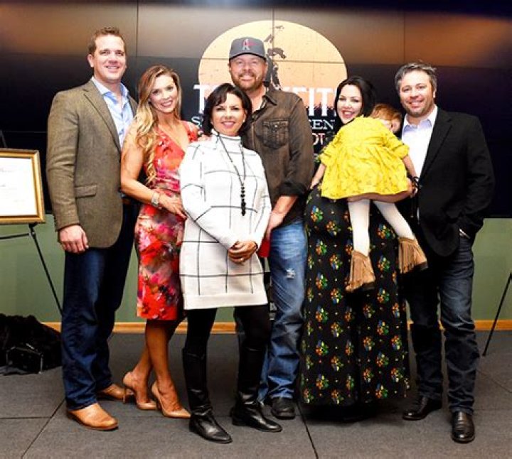 Does Jack Dorsey have a wife and kids? Did Dorsey get married? Does Jack Dorsey have a family?