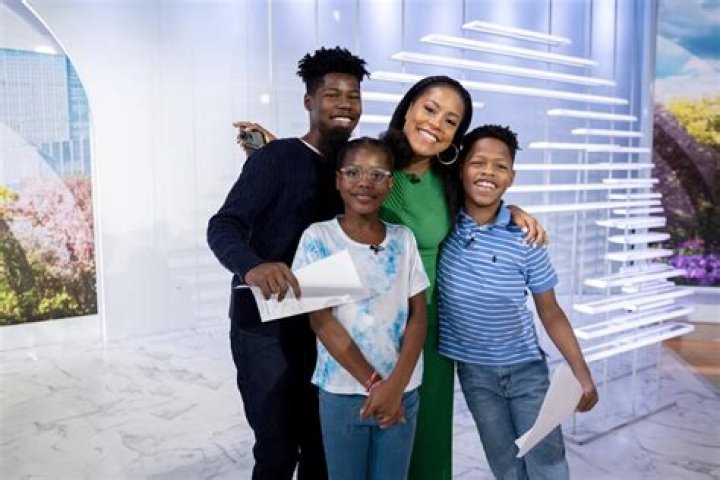 Does Sheinelle Jones Have Siblings? Journalist’s Family Life Explored