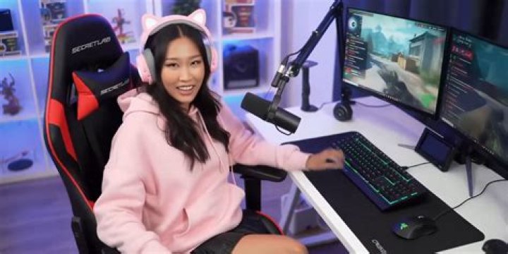 Does Twitch Streamer Charlie Slimecicle Has a Girlfriend? Here Is More About The Streamer