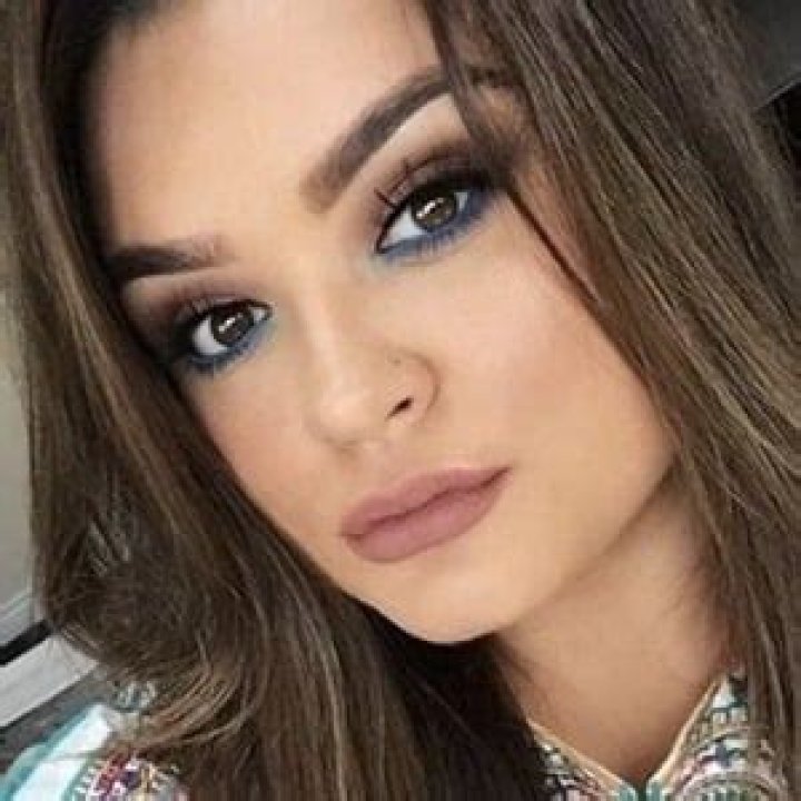 Doniya Malik Biography - Facts, Childhood, Family Life & Achievements