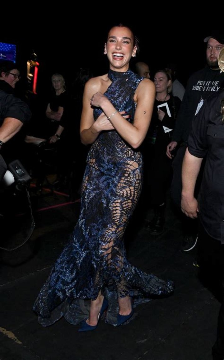 Dua Lipa, in a spectacular Jumpsuit, fell right on stage