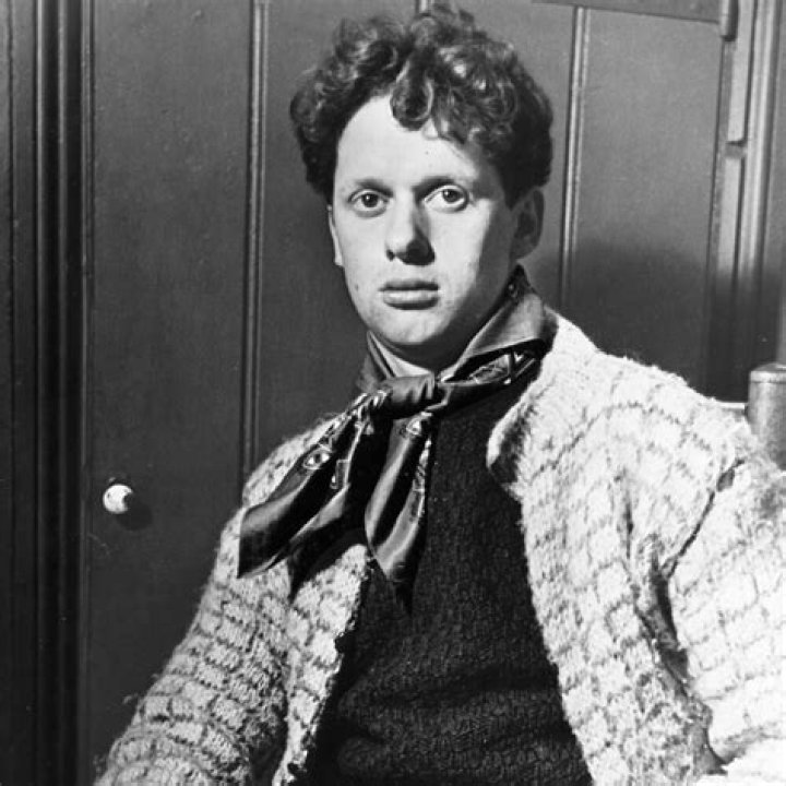 Dylan Thomas Biography - Facts, Childhood, Family Life & Achievements of Poet