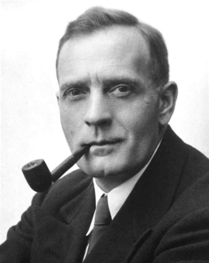 Edwin Powell Hubble Biography - Facts, Childhood, Family Life & Achievements