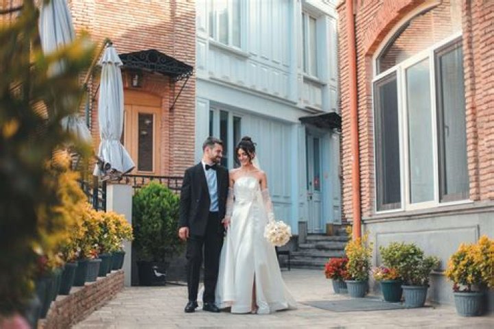 
Emma Miskew Husband Kensy Jones And Memorable Wedding Moments 