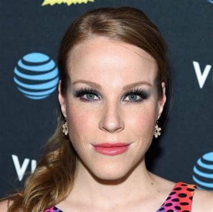 Emma Myles Biohraphy: Age, Husband, Height, Movies, Net Worth