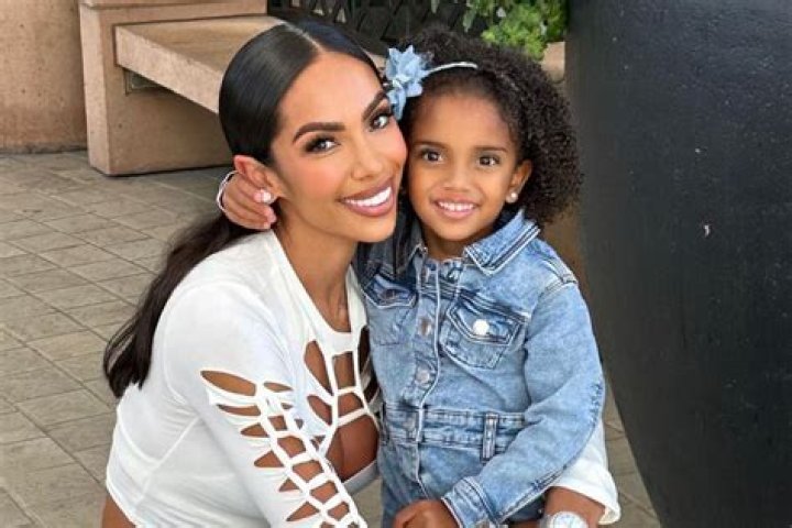Erica Mena’s Pregnancy Photo Featuring Safaree Has Fans Praising Her Natural Beauty