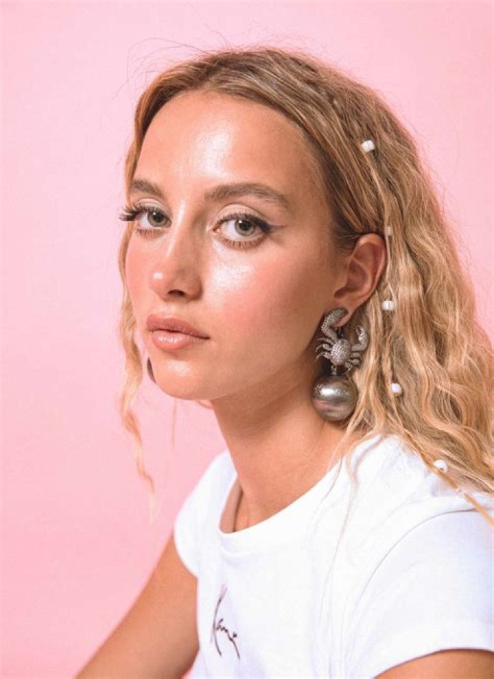 Erin Bloomer [Singer] Wiki, Bio, Net Worth, Boyfriend, Height & More