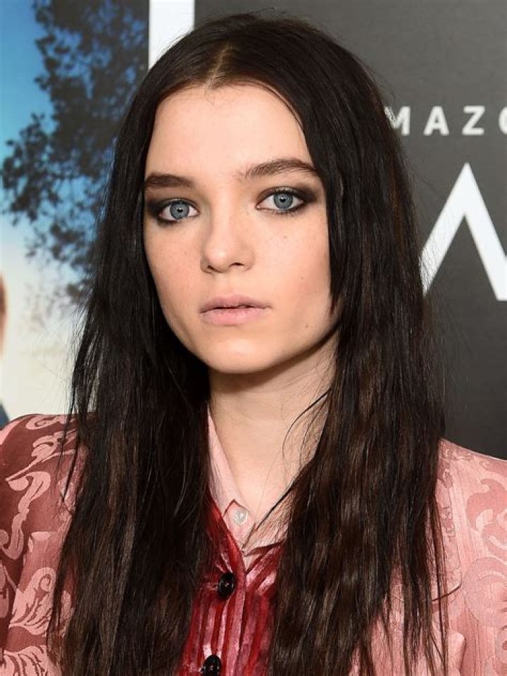 Esme Creed-Miles Wiki, Age, Height, Boyfriend & Net worth