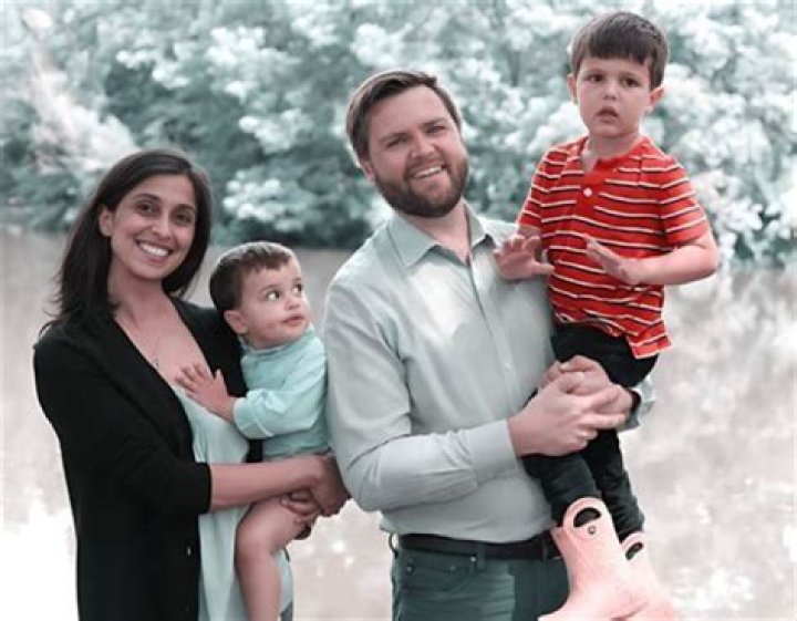 Ewan Mitchell Family – His Parents Girlfriend & Siblings