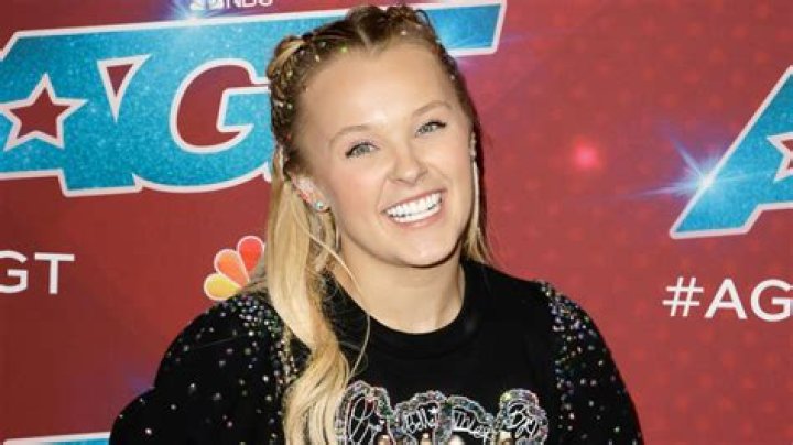 Fans Wonder If Jojo SIwa’s New Girlfriend Avery Cyrus Is Related To Miley Cyrus, Is It Just The Name?