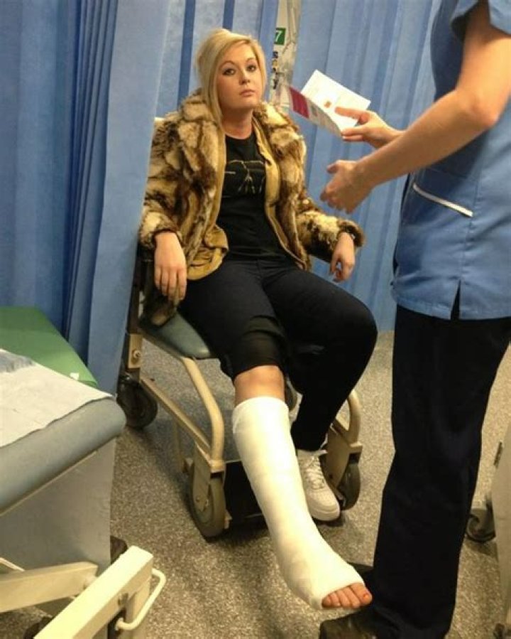 General Hospital Star Laura Wright Shares Update On Her Broken Foot And Recovery