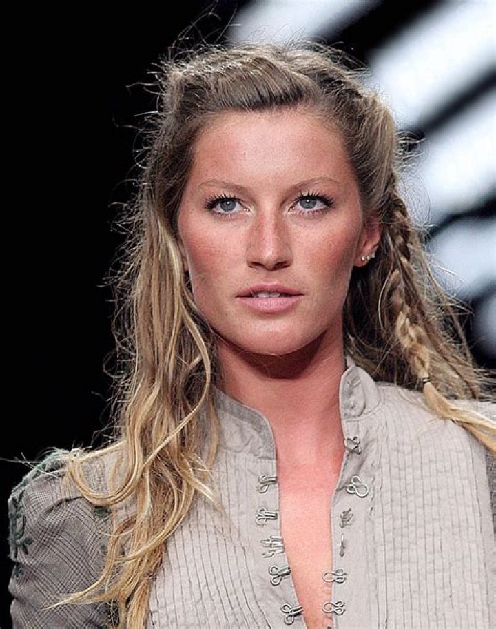 Gisele Bündchen Biography - Facts, Childhood, Family Life & Achievements