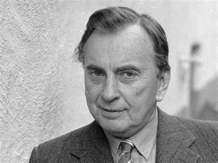 Gore Vidal Biography - Facts, Childhood, Family Life & Achievements