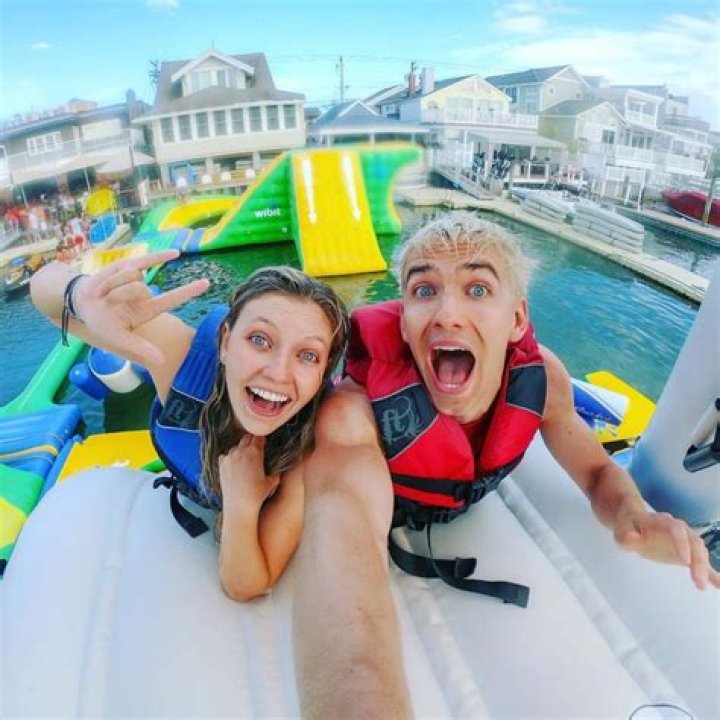 Grace Sharer – Bio, Facts, Family Life of YouTube Vlogger