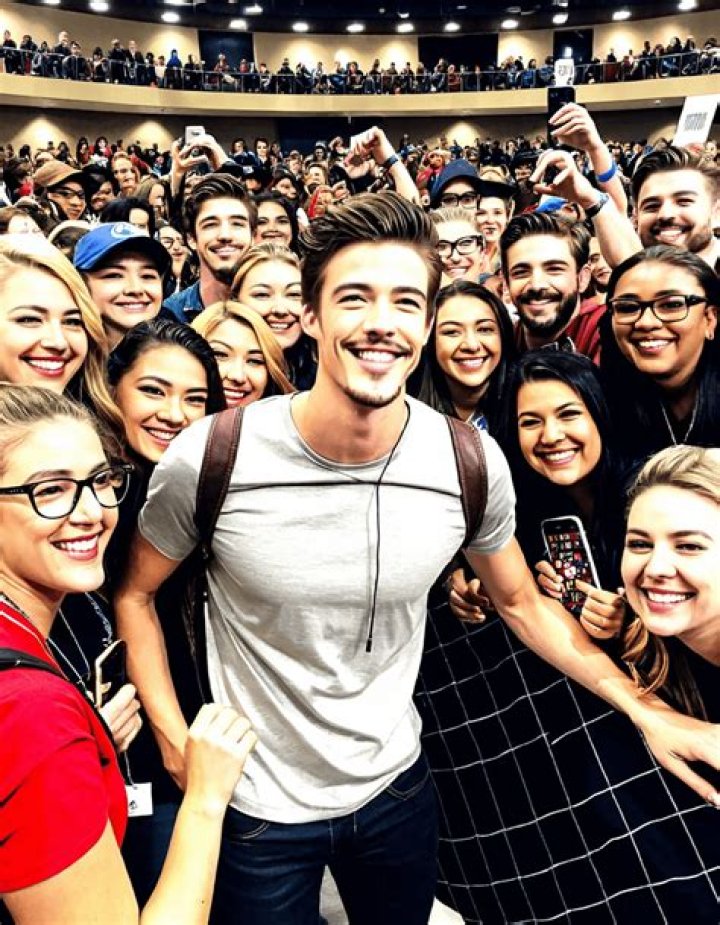 Grant Gustin Biography - Facts, Childhood, Family Life & Achievements