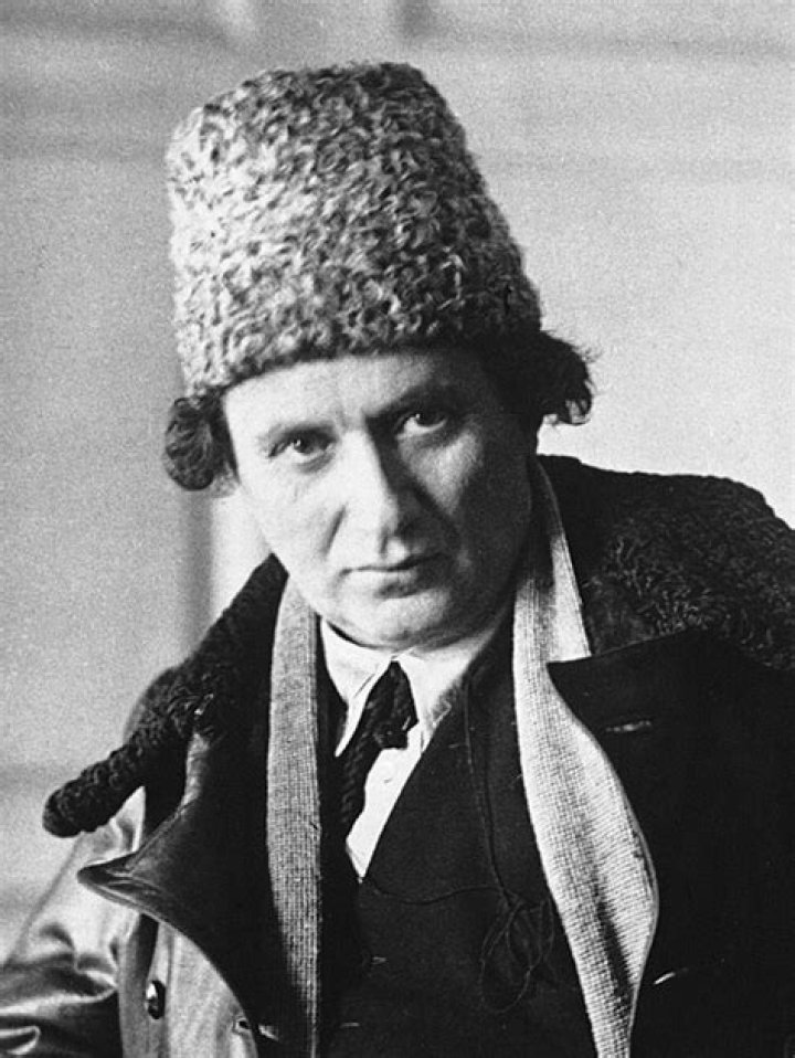 Grigory Zinoviev Biography - Facts, Childhood, Family Life & Achievements