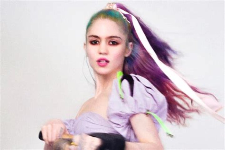 Grimes Reveals To Her Fans That She Was Diagnosed With COVID-19