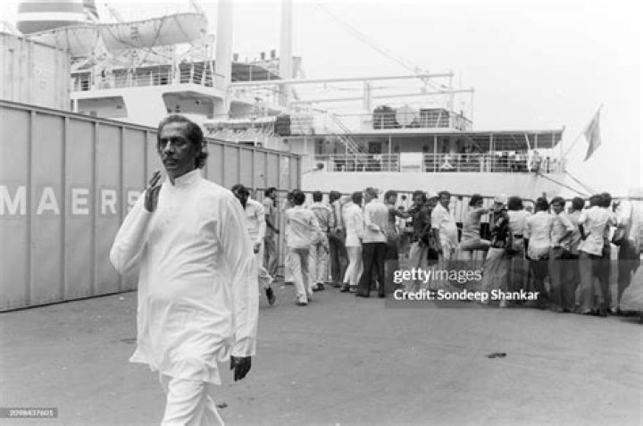 Haji Mastan Biography - Facts, Childhood, Life of Indian Gangster & Smuggler