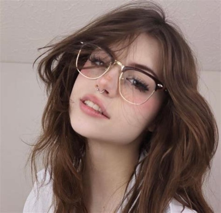 
Hannah owo Height, Weight, Net Worth, Age, Birthday, Wikipedia, Who, Nationality, Biography 