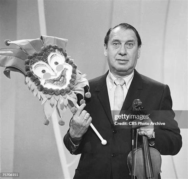 Henny Youngman Biography - Childhood, Life Achievements & Timeline