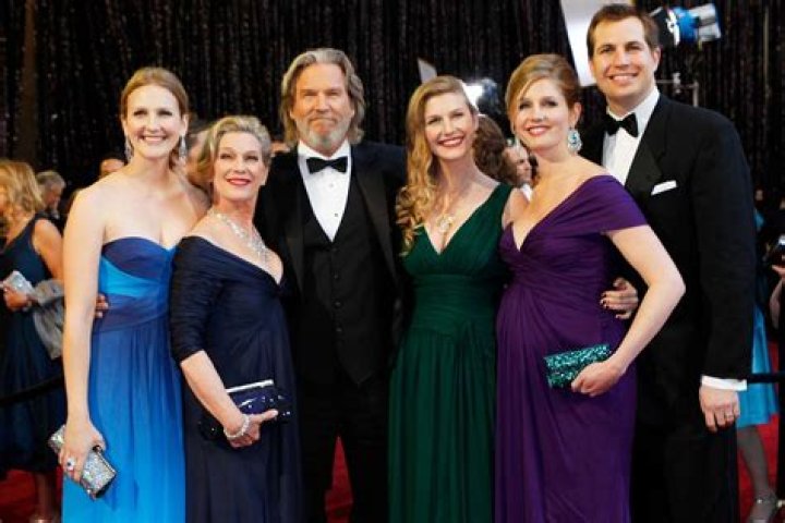 How did Jeff Bridges meet wife? How long has Jeff Bridges been married to Susan Geston?