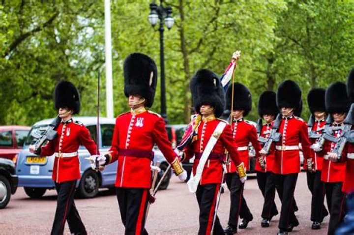 How much do the King’s Guards get paid?