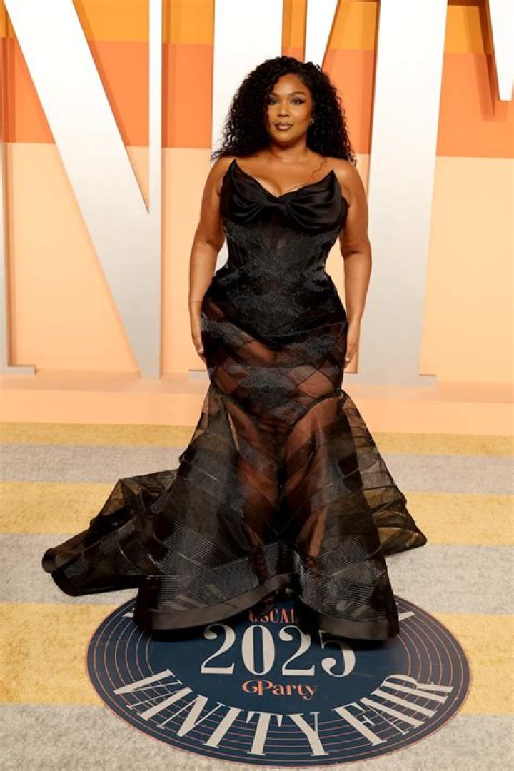 How much does Lizzo weigh in 2022?