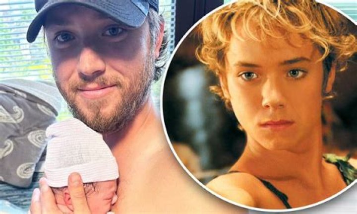 
How Much Money Does Jeremy Sumpter Make? Latest Income Salary
