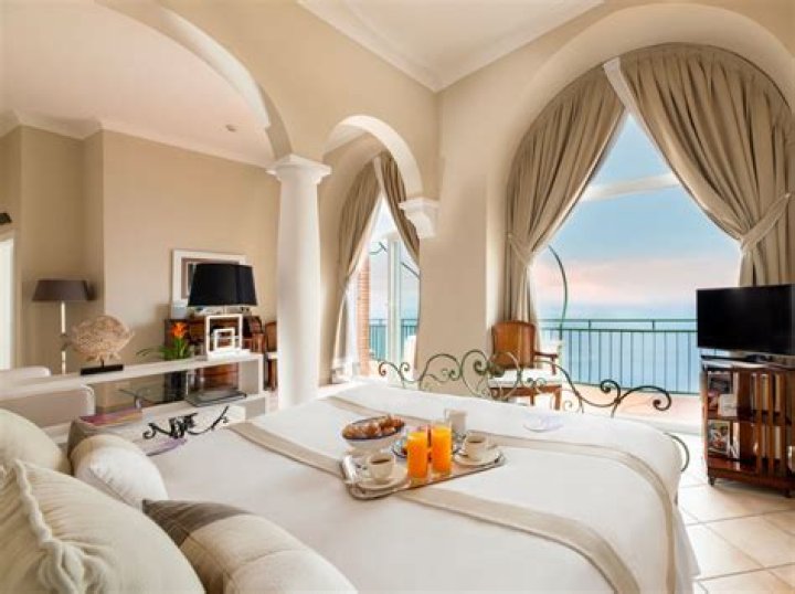 How old was London Tipton at the end of suite life on deck? – Celebrity