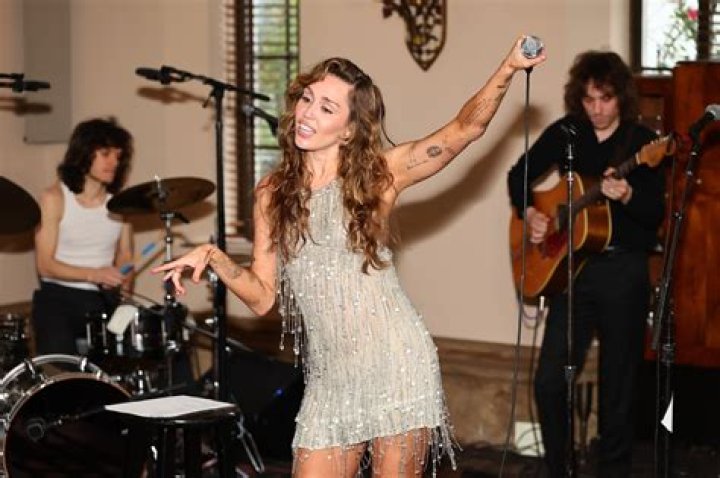 How old was Miley Cyrus during the filming of The Last Song? – Celebrity