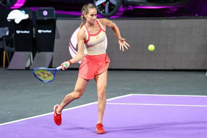 How tall is Anna Bondár? How much does Anna Bondár weigh?