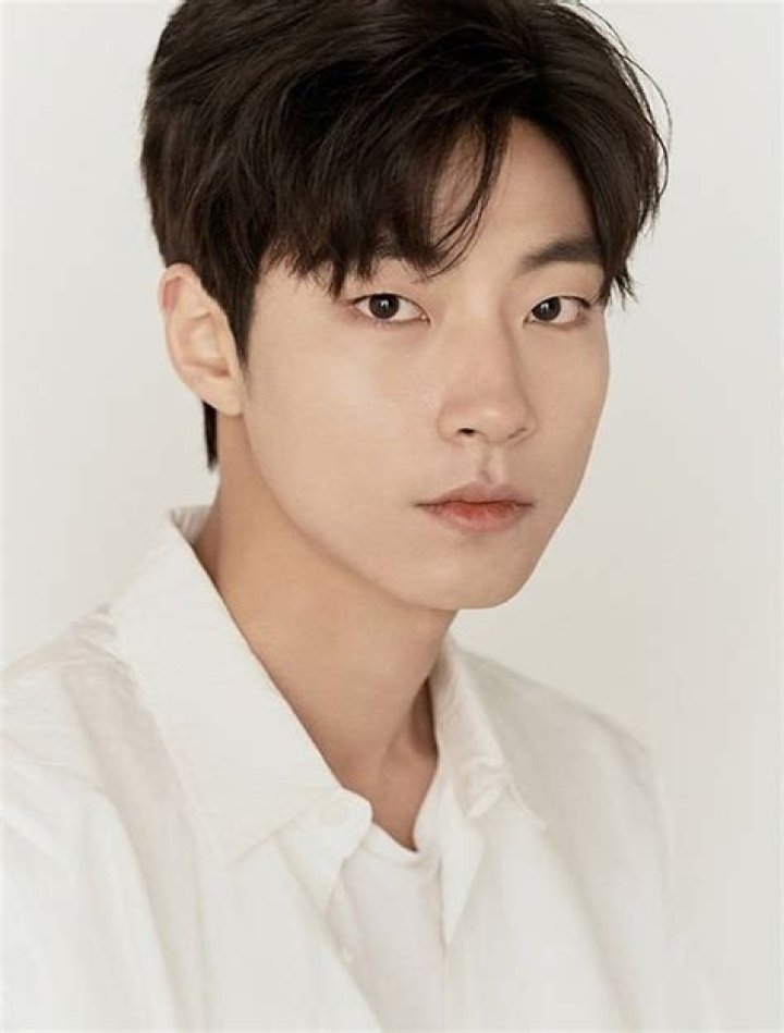Hwang In Yeop Wiki, Age, Net Worth, Girlfriend, Height & More