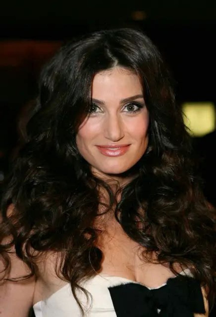 Idina Menzel Bra Size, Age, Weight, Height, Measurements