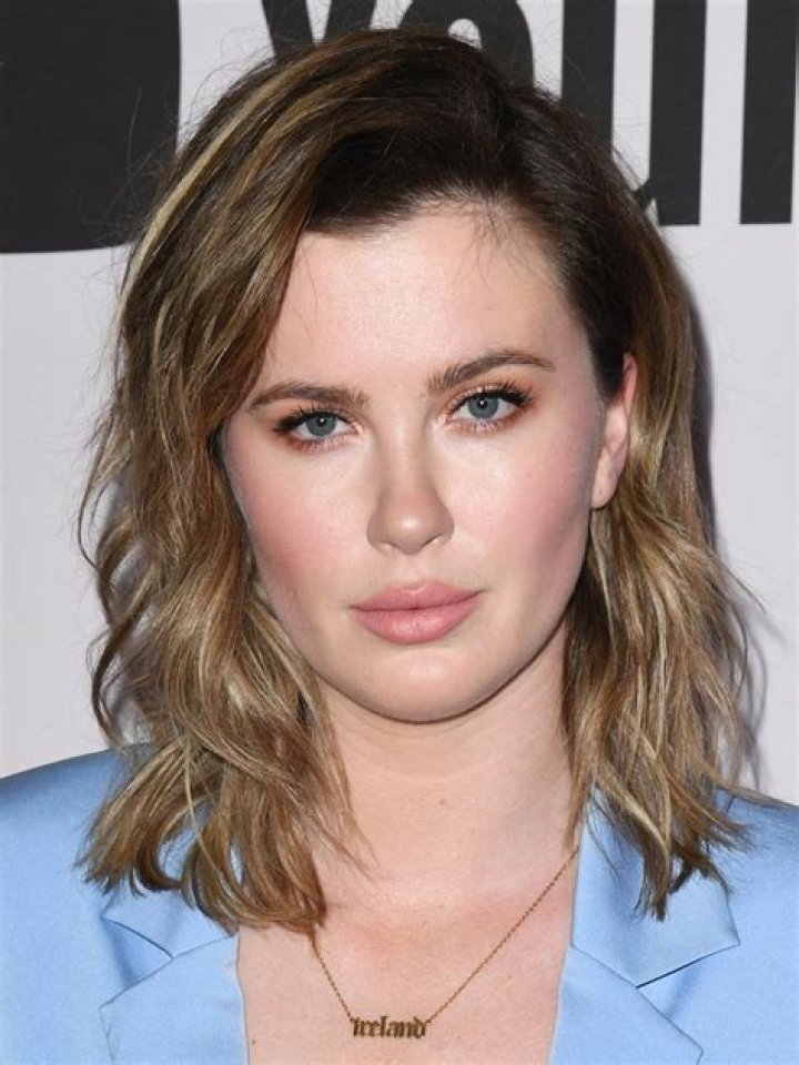 Ireland Baldwin Biography - Facts, Childhood, Family Life & Achievements