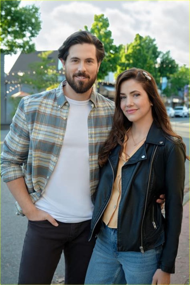 Is Chris Mcnally Married? – Celebrity