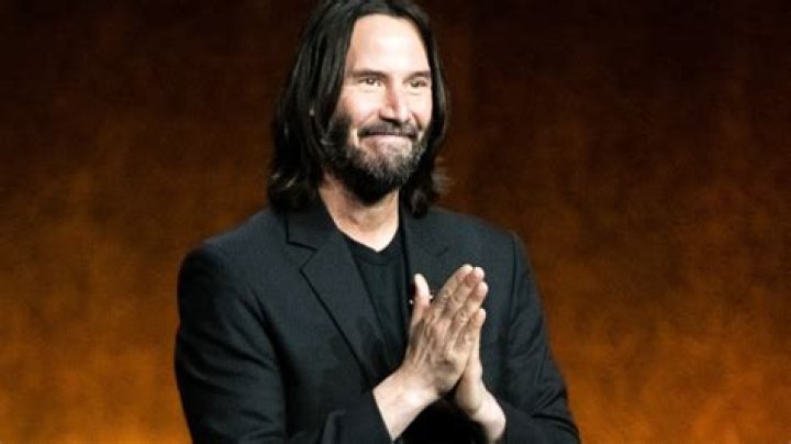 Is Keanu Reeves left-handed?