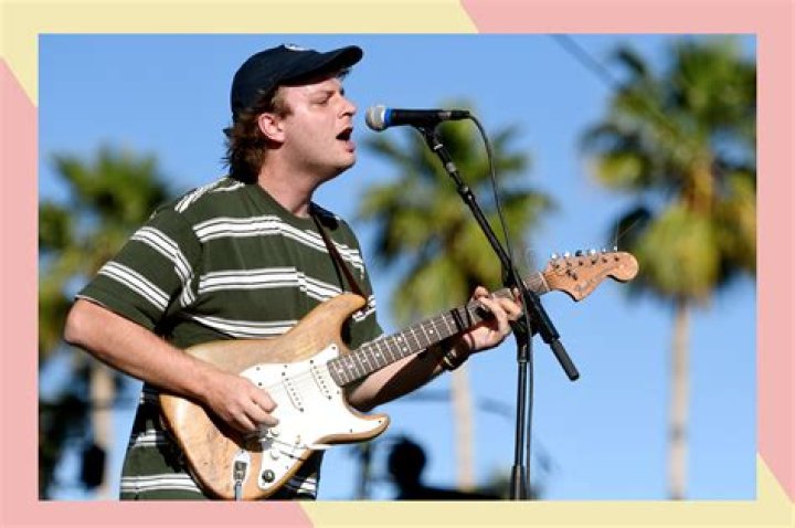 
Is Mac Demarco Gay? Get More Information About This Producer, Multi-Instrumentalist, Singer, and Songwriter! 
