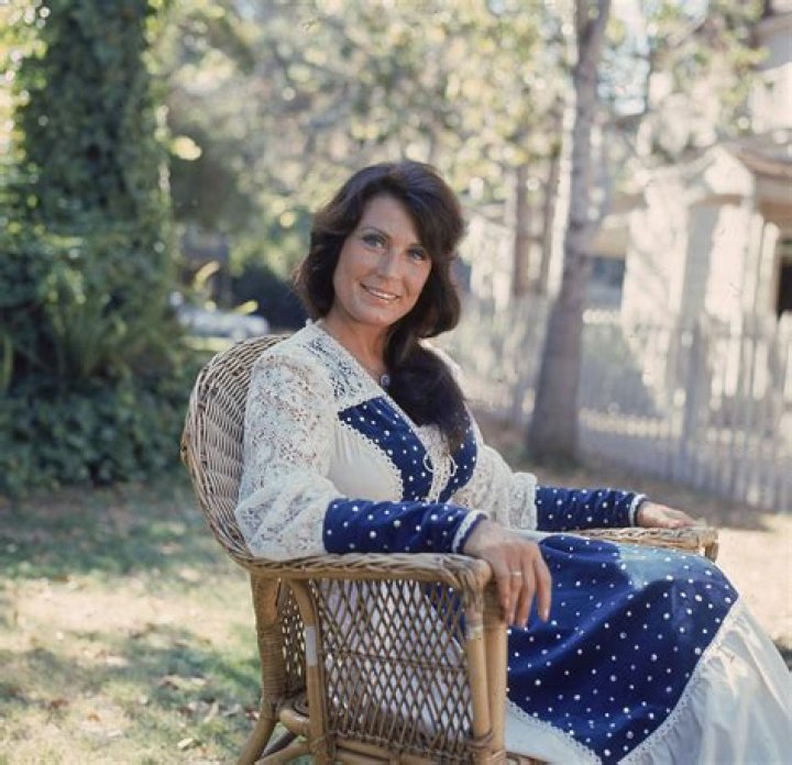 Is Oliver Lynn still alive? At what age did Oliver Lynn die?