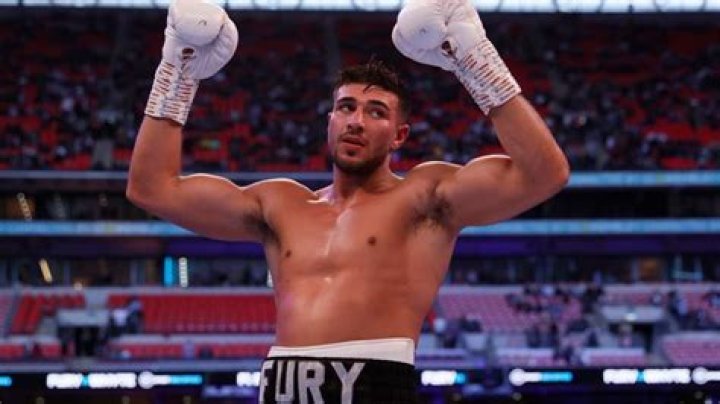 Is Tommy Fury adopted? Is Tommy Fury related to Tyson Fury?