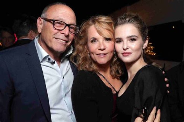Is Zoey Deutch Gay? Age, Height, Net Worth