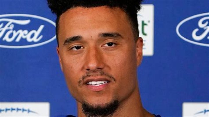 Isaiah Hodgins age, height, weight, draft, college, contract, salary, net worth, fantasy names, jersey