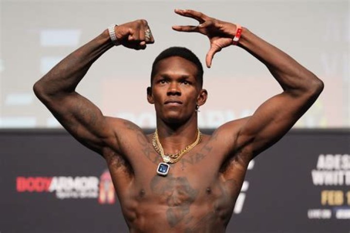 Israel Adesanya Net-Worth 2022, Age, Career Earrings, Next Fight, Last Fight
