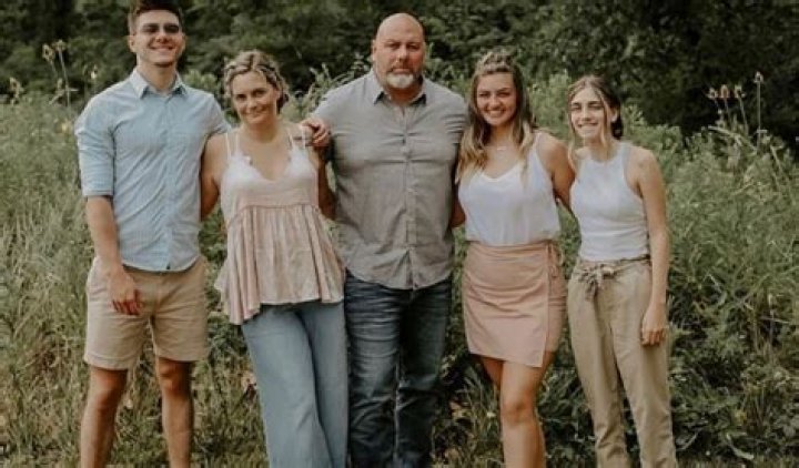 J. D. Vance siblings: Meet Lindsay Ratliff