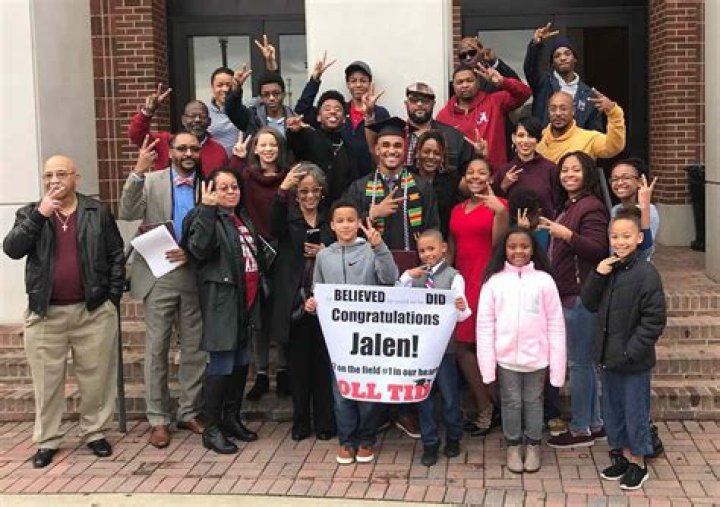 Jalen Hurts family, wife, children, parents, siblings