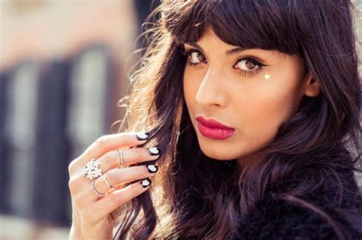Jameela Jamil Calls On Other Female Celebrities To No Longer Airbrush Their Photos