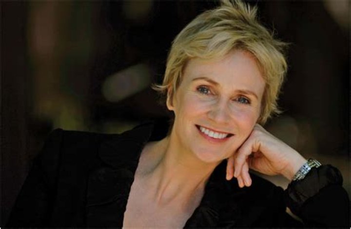 Jane Lynch Bio, Wiki, Age, Height, Lesbian, Glee, Movies and Net Worth