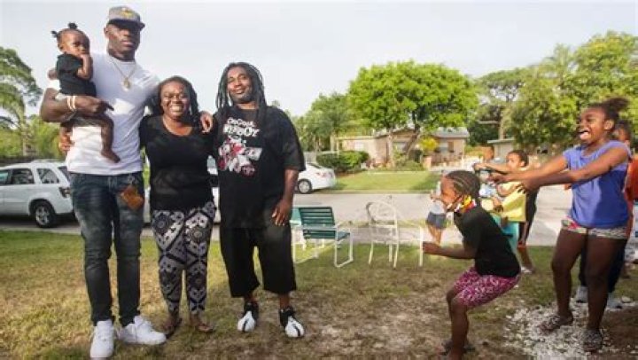 
Jayron Kearse Parents As Mom Danielle Anderson Raised Him 