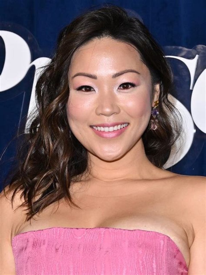 Jee Young Han