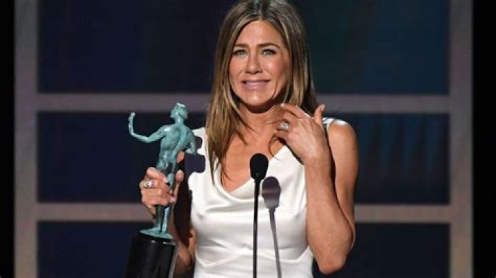 Jennifer Aniston Gets Emotional After Winning Her First SAG Award Since 1996!